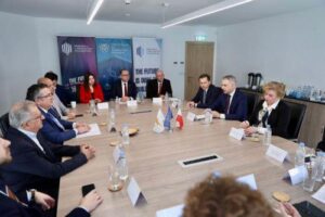 Digitale Zukunft im Fokus: Polens Vizepremier besucht Forschungs- und Innovationsstiftung Zyperns