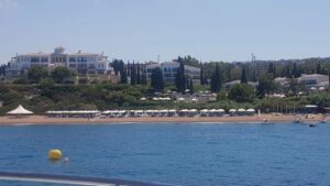 Last-minute bookings boost tourism, Larnaca lags behind